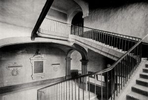 grand escalier du lycée